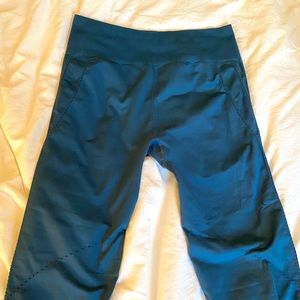 Fabletics High-Waisted Seamless Dot Capri